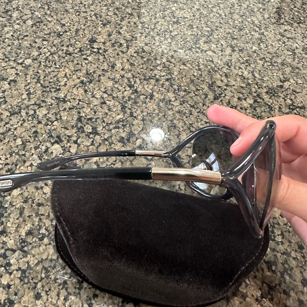 Tom Ford Black Gradient Smoke Women's Sunglasses polarized Model: Whitney, TF9 - Picture 9 of 11